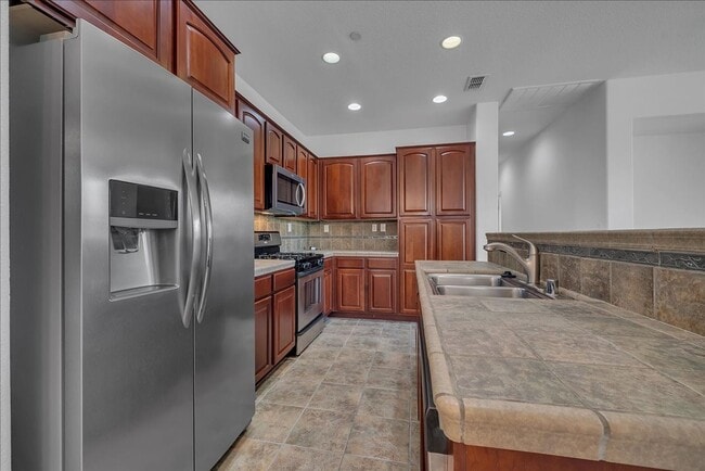 Building Photo - Upgraded 2BD/2BA Condo Near Empire Ranch G...