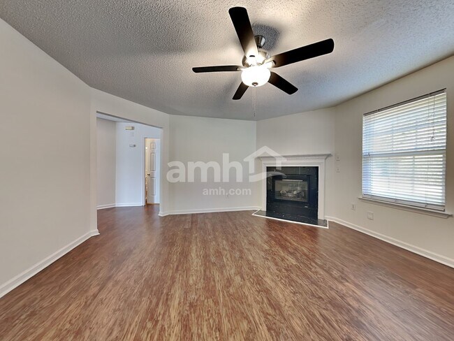 Building Photo - 6527 Forest Cross Dr