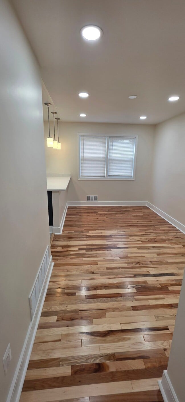 Building Photo - 4267 Labyrinth Rd