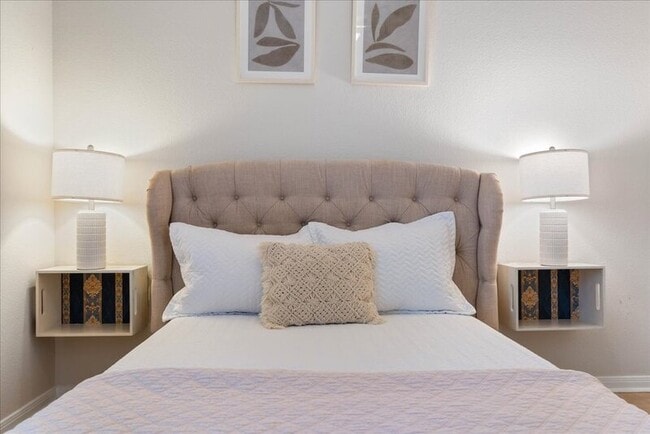 Building Photo - 1505 Laurel Oak Loop