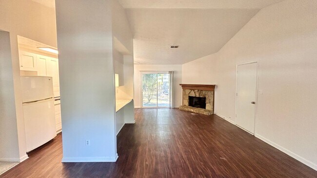 Building Photo - Alpharetta 3 Bedroom-2 Bathroom, Minutes F...