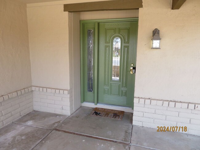 Building Photo - Centrally Located Family Home for Rent