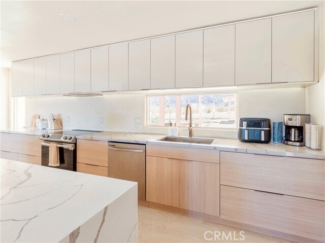 Building Photo - 70410 Cottonwood Dr