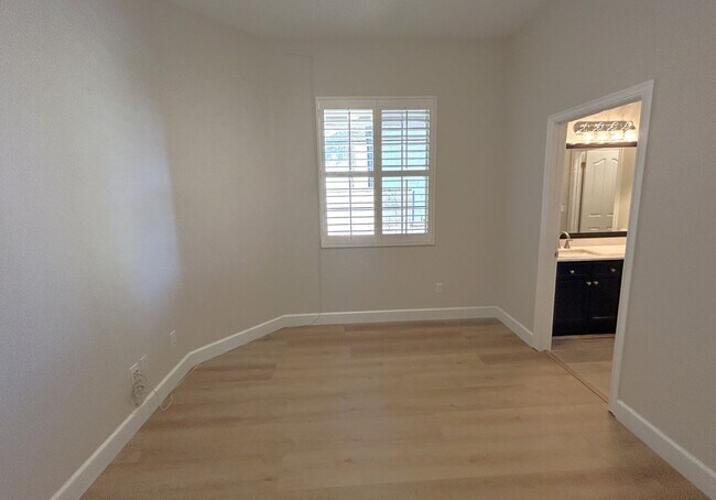 Building Photo - Via Mazatlan  Corona, 92882  (3 bed, 3 bath)