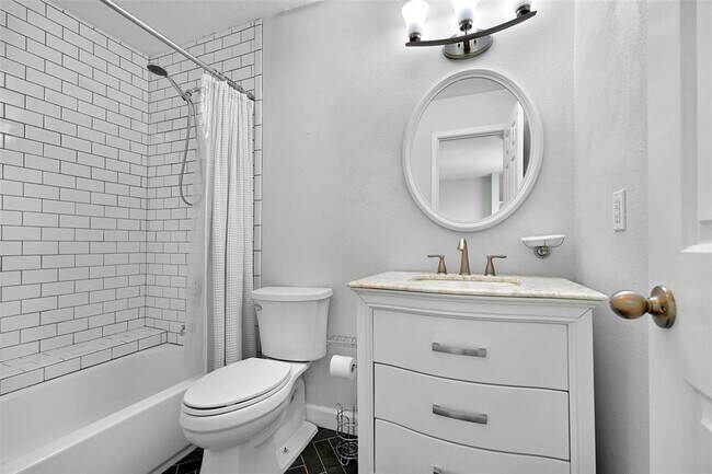 Building Photo - 2323 Fairwind Rd