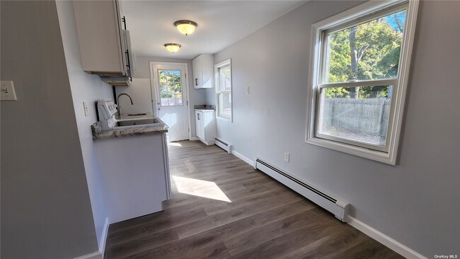 Building Photo - 169 Bayview Dr