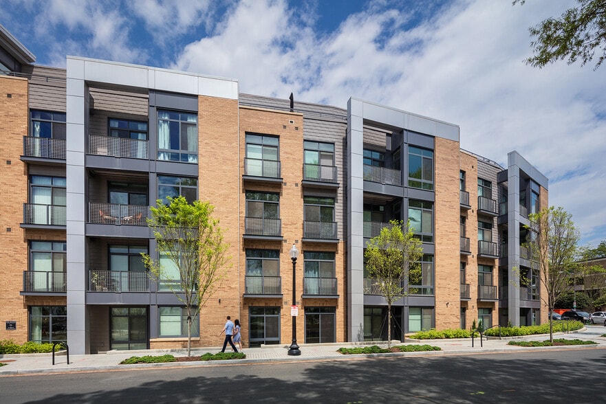 Unit on south side of building - 525 Water St SW