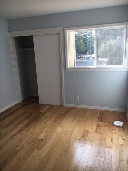 Building Photo - 135 Flame Dr