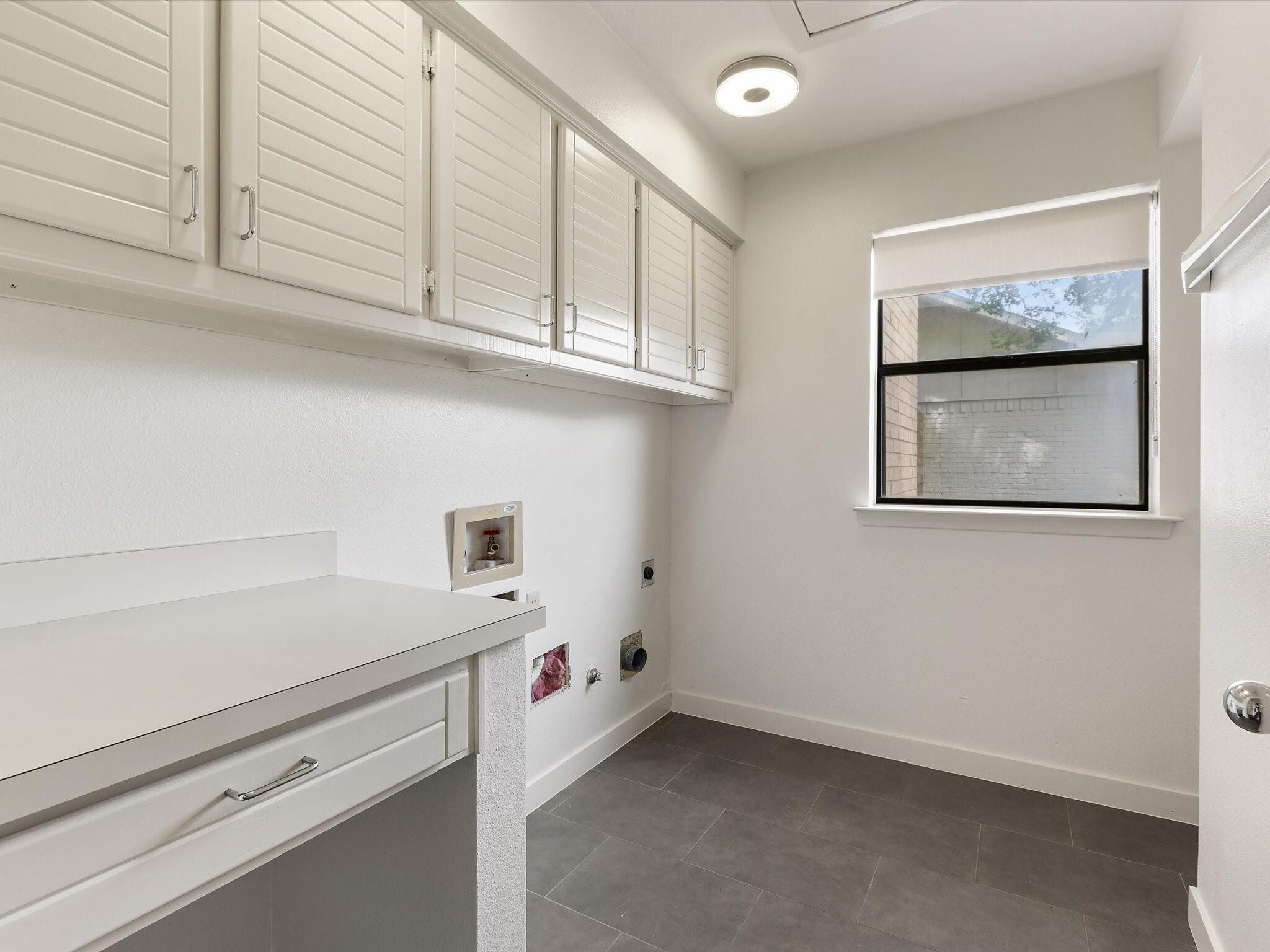 Building Photo - 6801 Winding Rose Trl