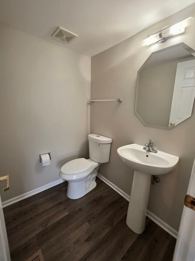 Building Photo - 675 Fieldcrest Dr