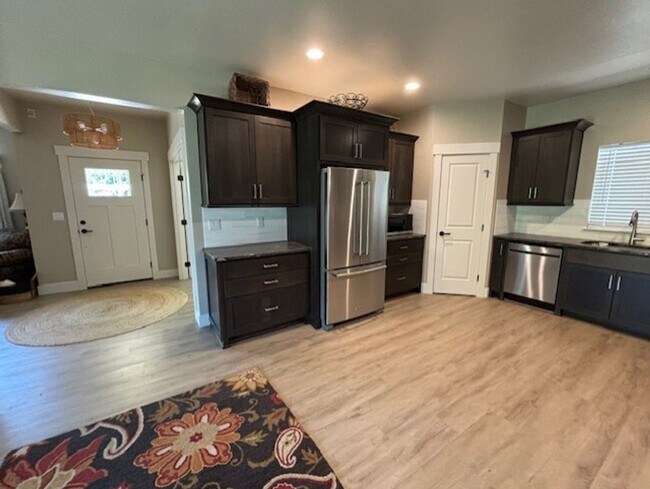 Building Photo - 3 bed 2 bath  Home for Rent in Talent