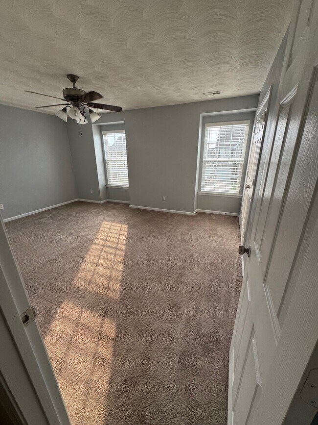 Building Photo - 5003 Middlecoff Ln