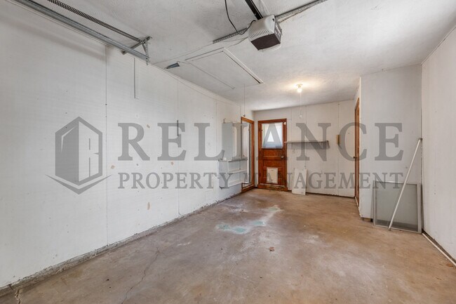 Building Photo - 6505 N Randall Dr