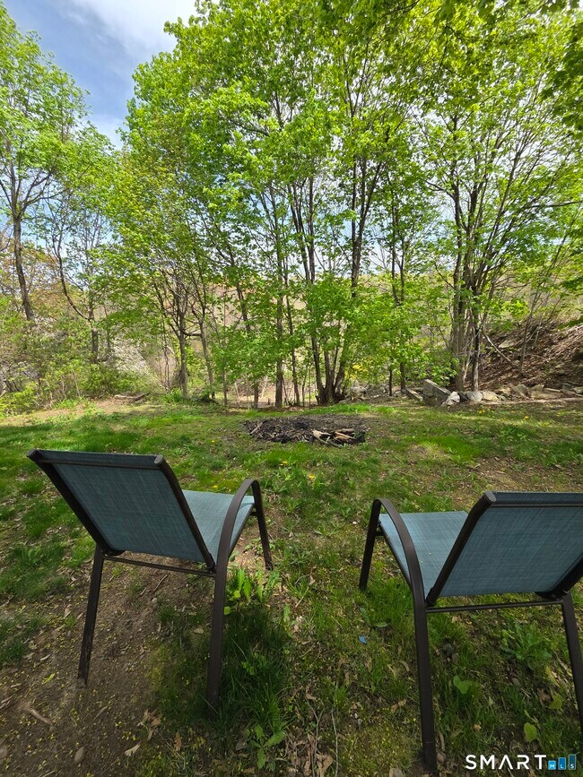 Building Photo - 22 Lakeview St