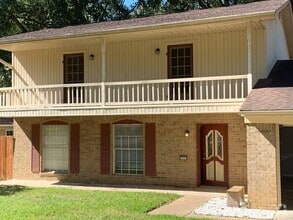 Building Photo - 4/2.5/2 Fenced yard LISD