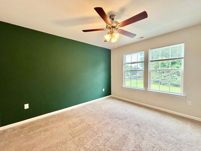 Building Photo - Beautiful 4 Bedroom Home In Chesapeake!