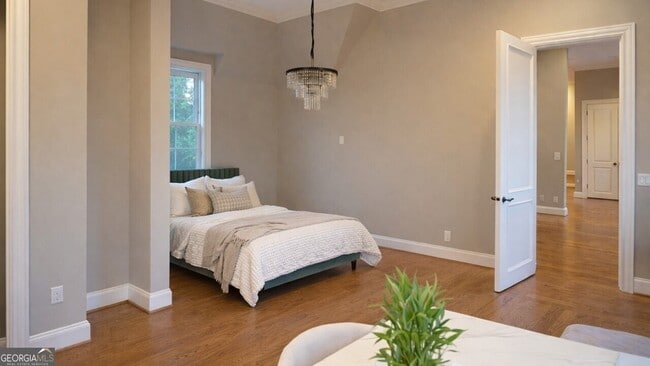 Building Photo - 453 Londonberry Rd NW