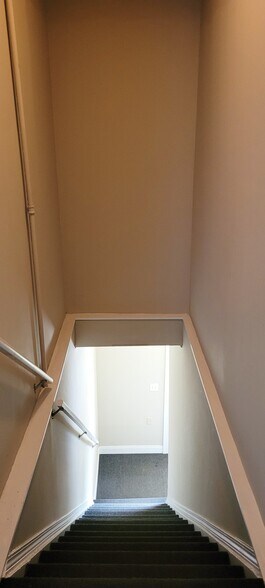 Apartment Entrance - 350 Euclid Ave