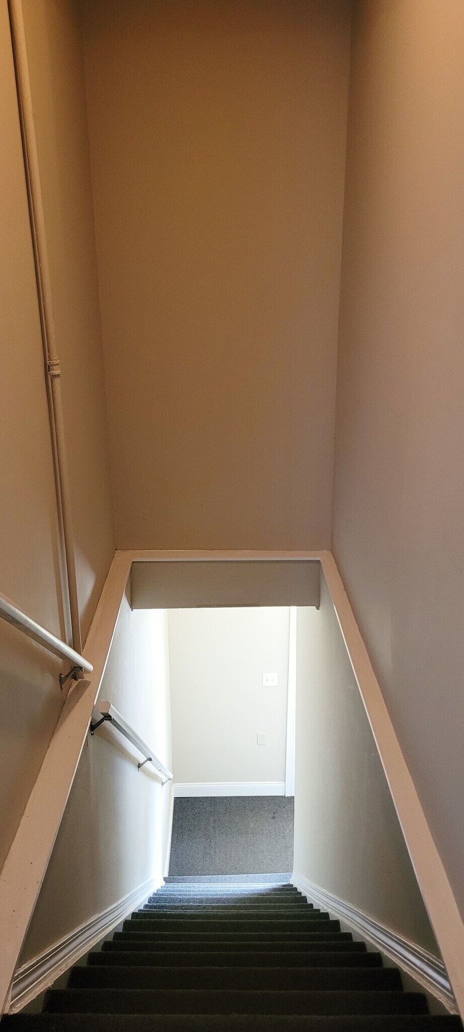 Apartment Entrance - 350 Euclid Ave