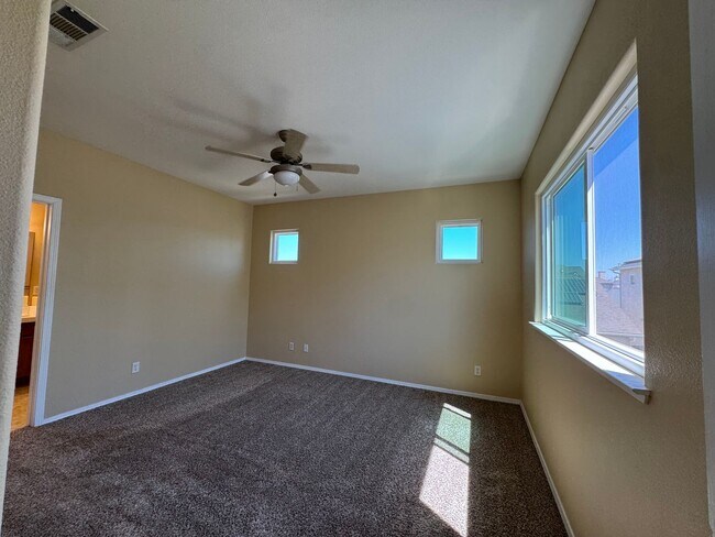 Building Photo - 747 W Siena Ln