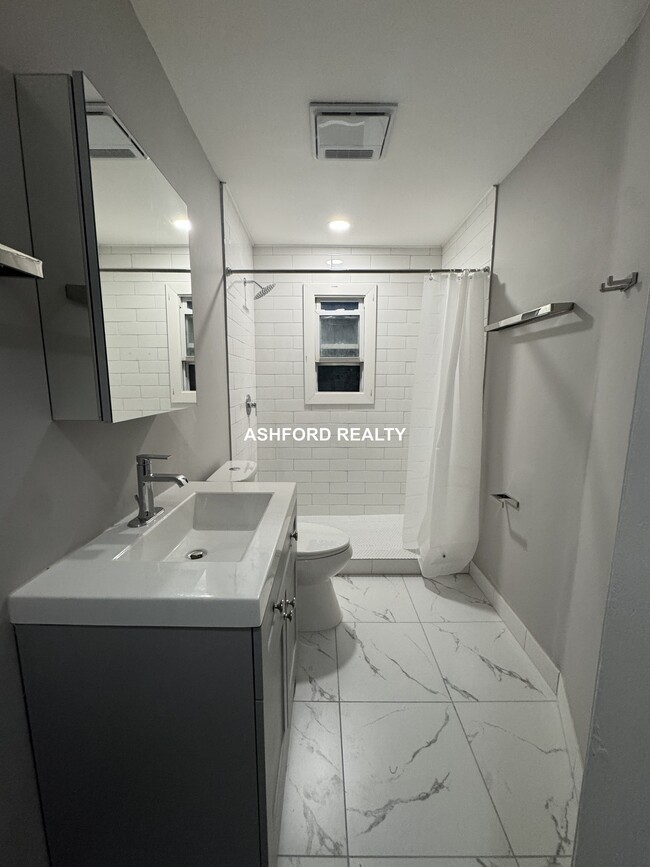 Building Photo - 64 Forest St