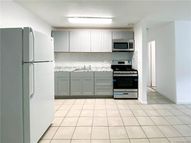 Building Photo - 101 Barclay Manor