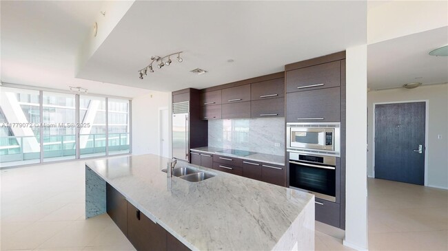 Building Photo - 900 Biscayne Blvd