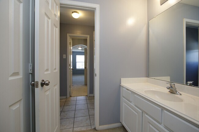 Building Photo - 16706 Mallory Bridge Dr