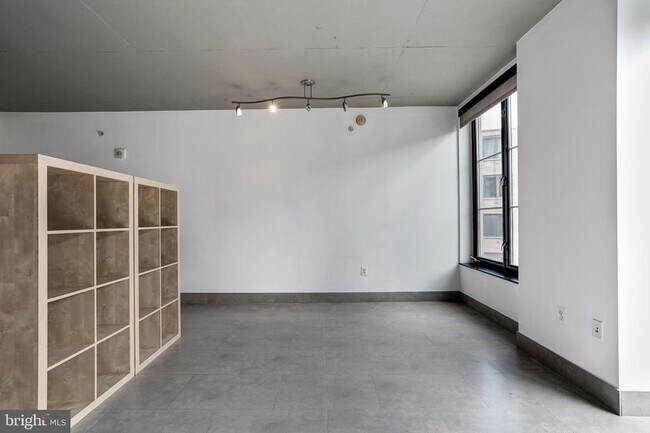 Building Photo - 1133 14th St NW