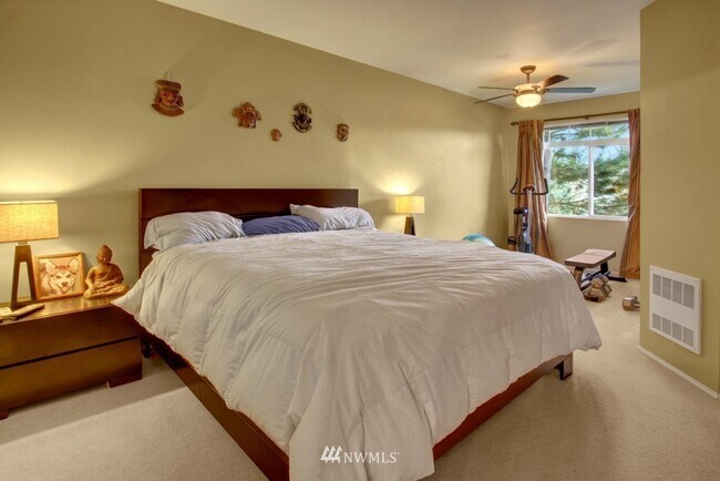 Building Photo - 544 241st Ln SE