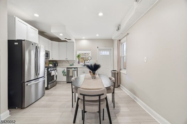 Building Photo - 87 Madison Ave