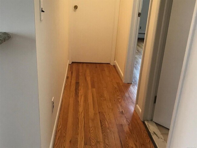 Building Photo - 206-18 45th Rd