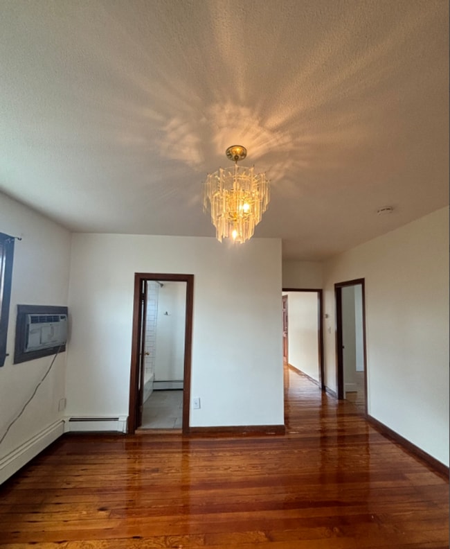 Building Photo - 90 Montaup St