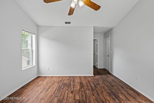 Building Photo - 517 Tuxedo Ct