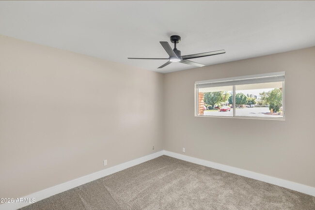 Building Photo - 1018 W Ivanhoe St