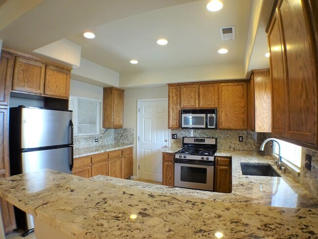 Building Photo - 573 E Eaton Rd