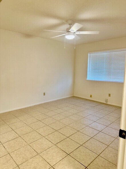 Primary bedroom - 1302 Thornridge Rd