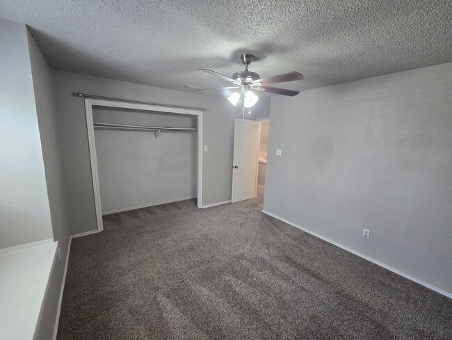 Building Photo - Awesome 2-Story 2/2/2 Townhouse in Southwe...