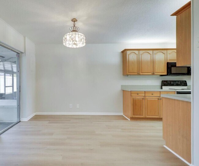 Building Photo - 8810 SE Hobe Ridge Ave