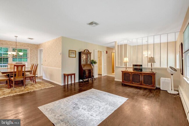 Building Photo - 5315 Summit Dr