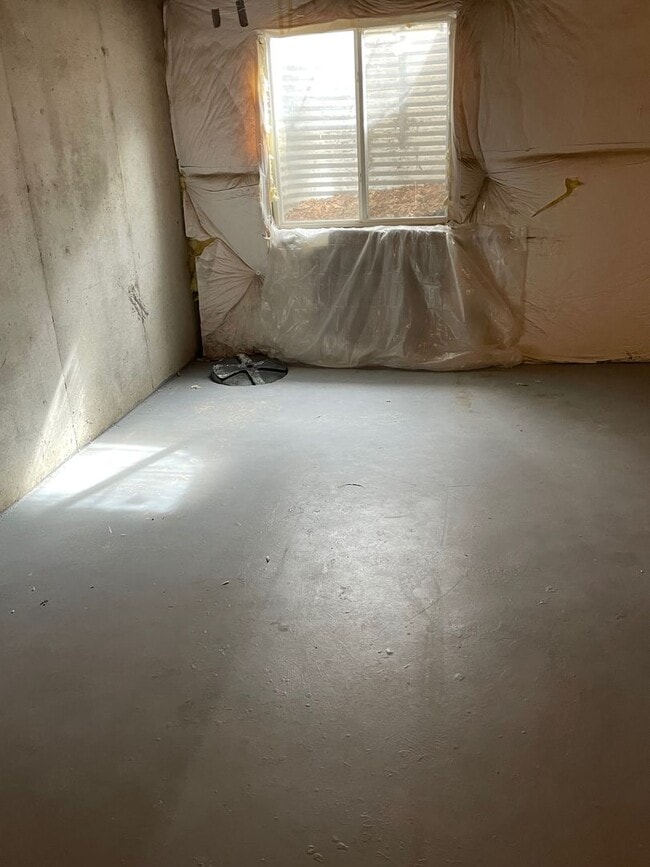 Building Photo - Townhome -2 bed 2.5 bath + bonus area