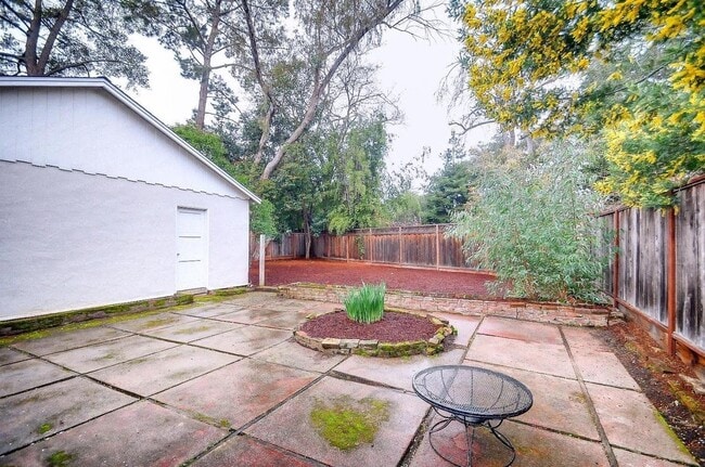 Building Photo - 1950 Palo Alto Way