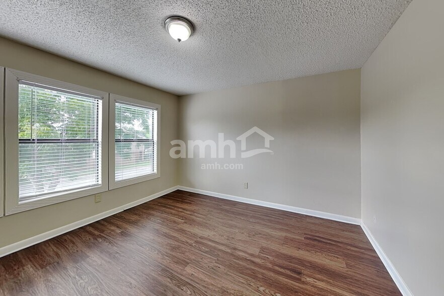 Building Photo - 4611 Camas