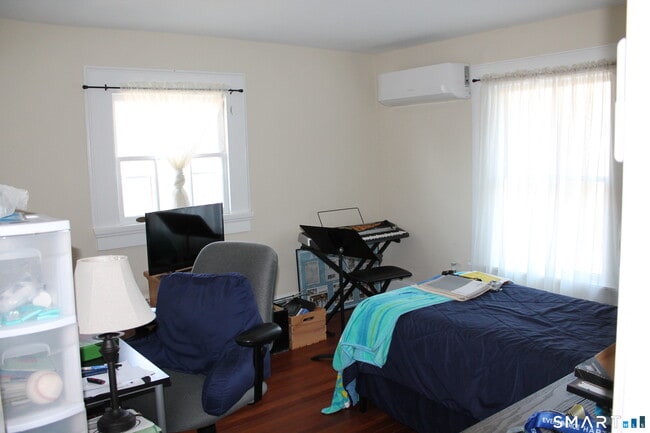 Building Photo - 7 Hillcrest Dr