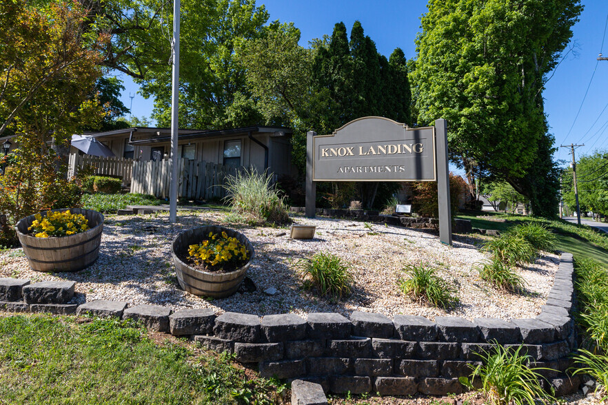 Primary Photo - Canyon & Knox Landing Apartments