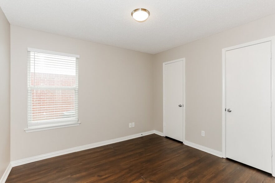 Building Photo - 249 Heritage Dr