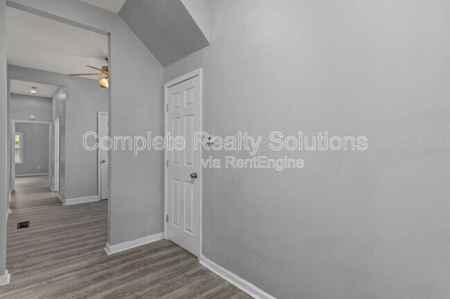 Building Photo - 5866 Etzel Ave