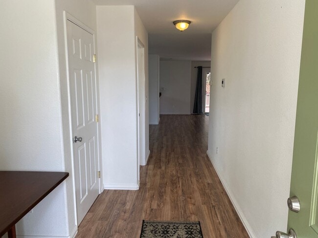 Building Photo - Spacious 3 Bedroom, 2.5 Bathroom Marina To...