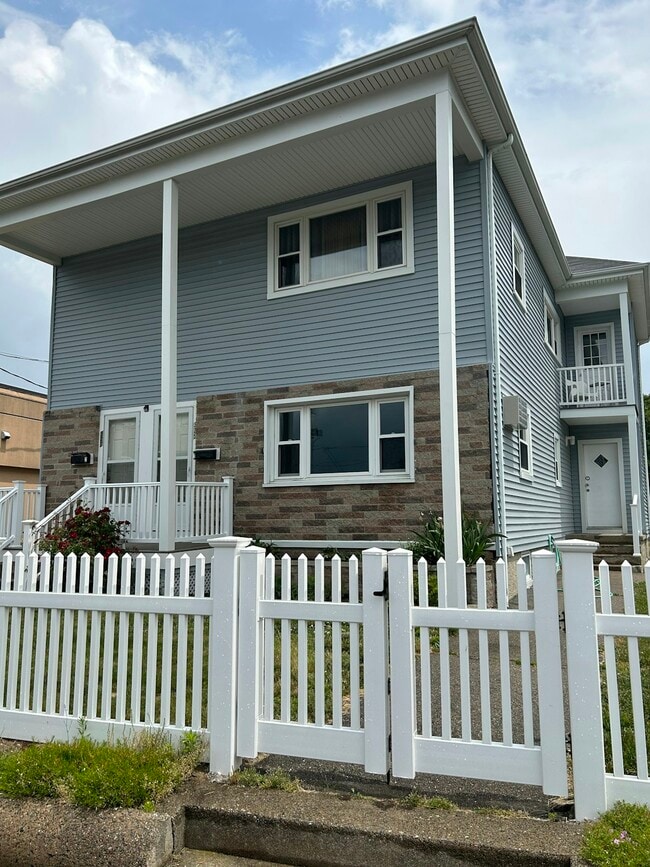 Primary Photo - 325 Daggett Avenue, Unit 1