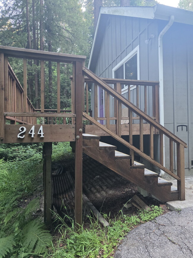 Building Photo - OPEN HOUSE TODAY 1:30PM June 22nd.  Charmi...